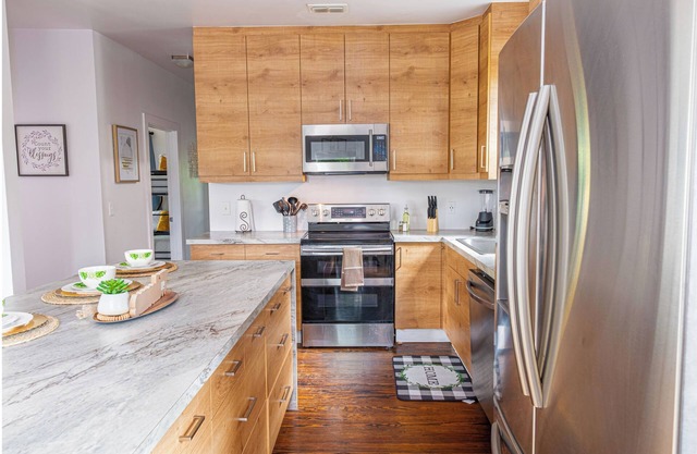 Cozy and Gorgeous 2br/1ba Near Amazing Downtown