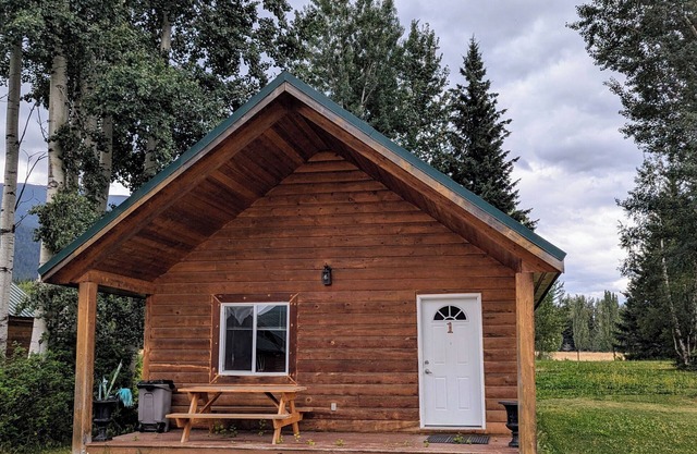 Cozy and Relaxing Getaway Cabin #1
