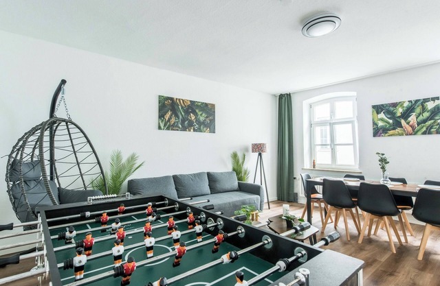 Cozy apartment directly on Königsplatz l 8 people l Table football + projector