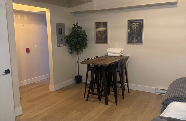 Cozy Apt in Central Halifax with Private Entrance