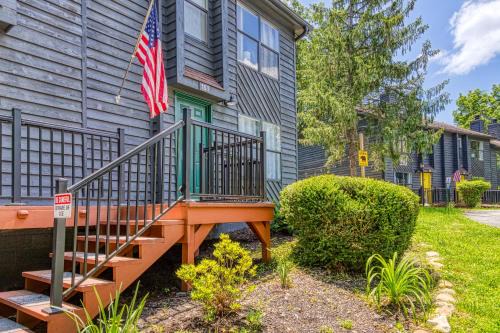 Cozy Bear Hill, Resort indoor Pool, Free Attraction Tickets, WIFI!