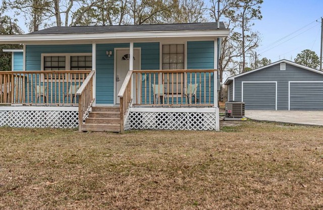 Cozy Blue Cottage on the Coast