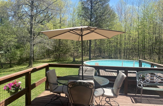 Cozy Boho Cabin with POOL!
