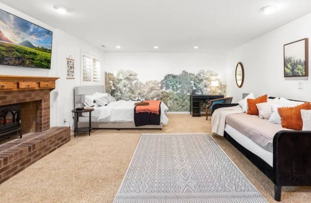 Cozy boho studio near mountains - pet/family friendly