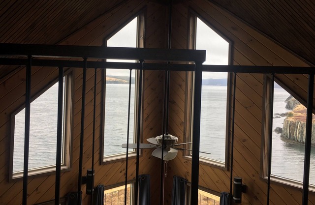 Cozy Boutique Chalet on the Ocean's Edge!