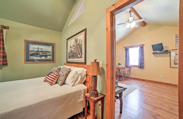Cozy Branson Cabin Near Table Rock Lake!