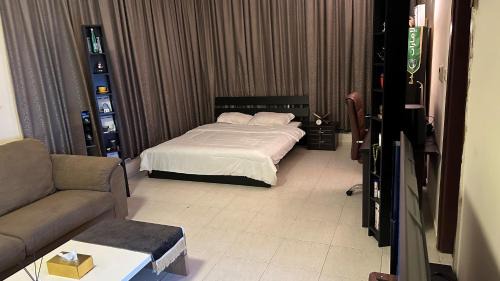 Cozy Budget Apt Near Embassies