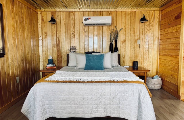 Cozy Bungalow at the Top of the Canyon