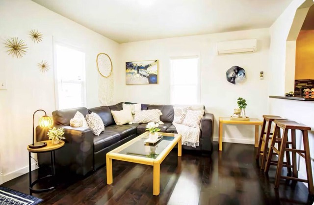 Cozy bungalow in the heart of Central Tacoma