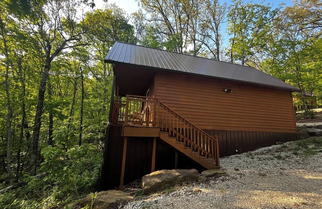 Cozy cabin in our little woodland village - access to pond and meadow