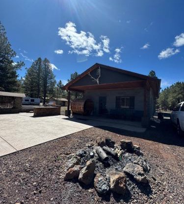 Cozy Cabin in the Pines! Close to the Polar Express, Grand Canyon & Bearizona