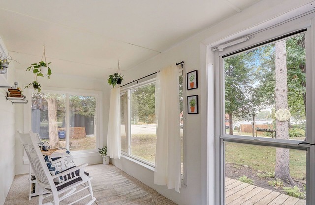 Cozy Cabin | Lake Access, Kayaks/Bikes, Huge Yard!