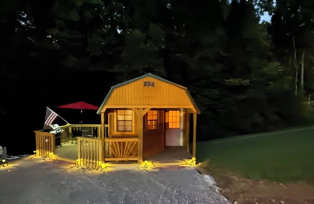 Cozy cabin near ATV trails/Norris Lake/Moutain lake Marina in Rocky Top, TN!