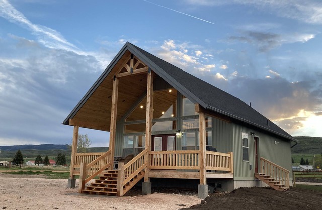 Cozy Cabin With a View of Bear Lake
