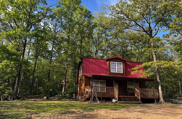 Cozy cabin with beautiful view of the meadow from porch-access to pond & meadow