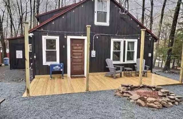 Cozy Cabin with Fireplace, Firepit, Close to Lake
