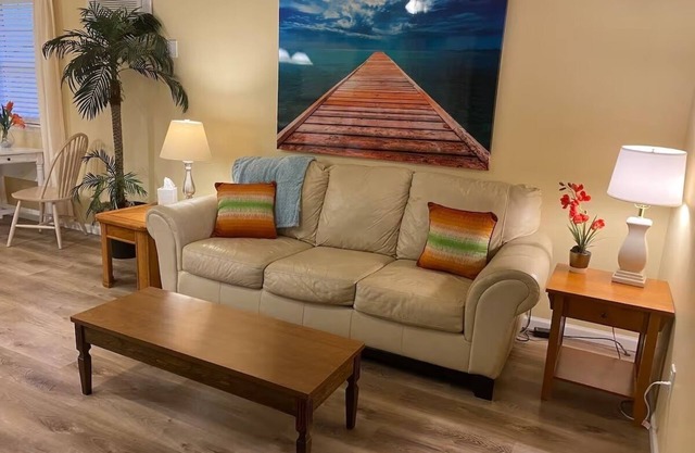 Cozy cabin with WiFi and AC in lovely Ferris!