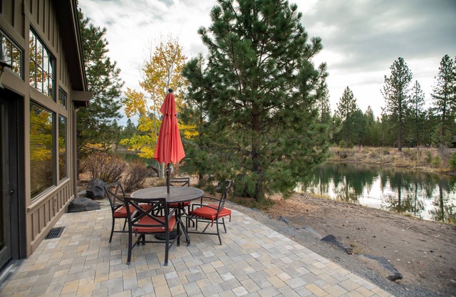 Cozy Caldera Stay with A/C, Hot Tub & Ping Pong