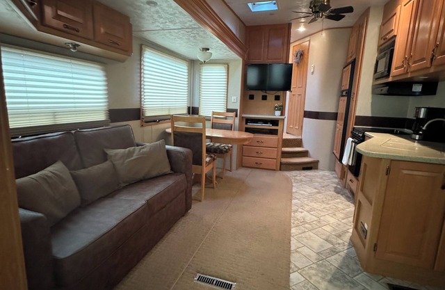 Cozy camper in the heart of Central Oregon