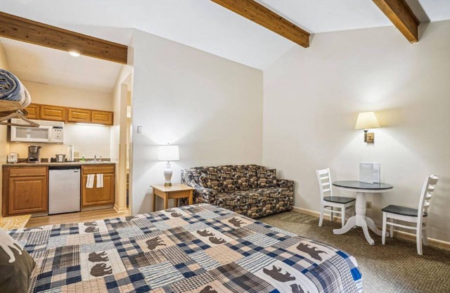 Cozy Cedarbrook Studio - Minutes to Killington, Pico, & Okemo!