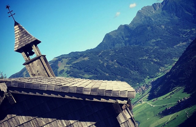 Cozy Chalet with amazing mountain views ski-in, ski-out, trailheads