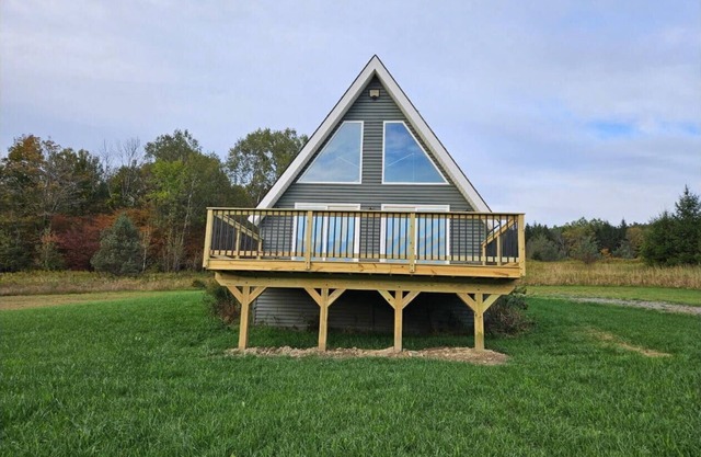Cozy Charming Cabin in lovely Newark Valley with beautiful sunsets