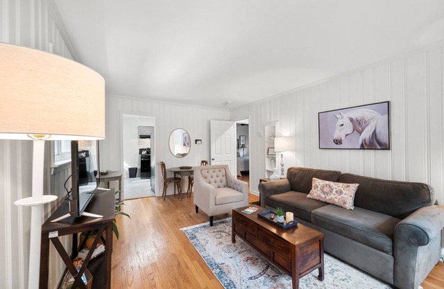 Cozy & Chic in South Atlanta/East Point ,Hi Speed WiFi for remote work