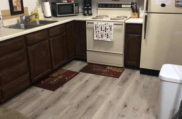 Cozy, Clean! Pets Welcome.Close to Walking/Bike Trail