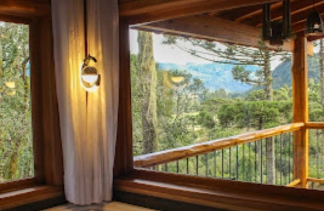 Cozy couple's cabin with hot tub, air conditioning and heating