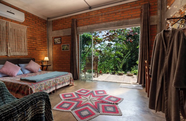 Cozy cottage with woodland and fire pit in Chapada dos Guimarães