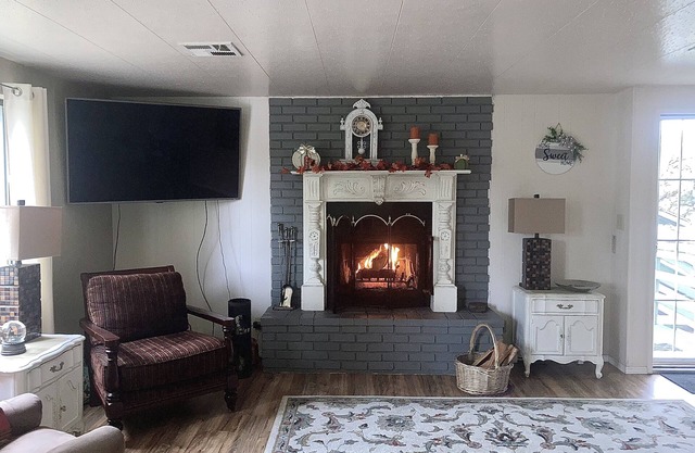 Cozy cottage in the pines, quiet and close to town.