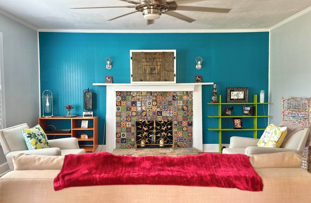 Cozy cottage minutes from beaches, historic downtown, and vibrant arts district!