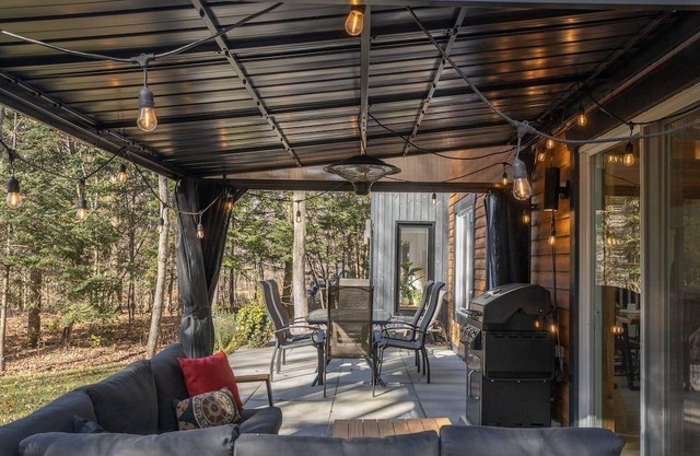 Cozy cottage nestled on the west side of Mont-Orford.