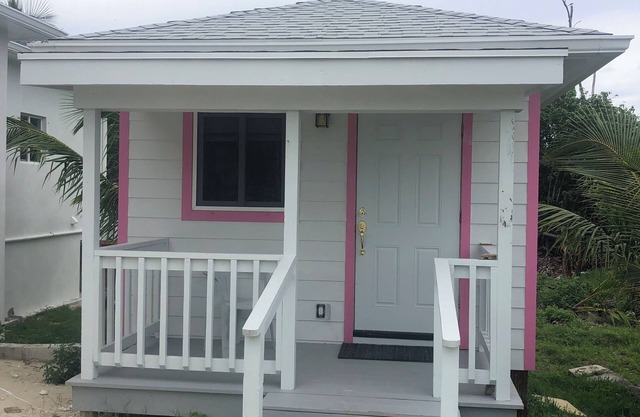 Cozy cottage studio on the waterfront in charming Great Guana Cay
