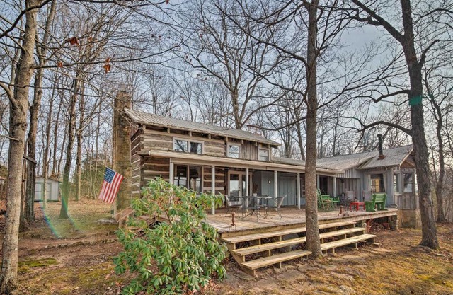 Cozy Cumberland Mountain Cabin with Stunning Views!