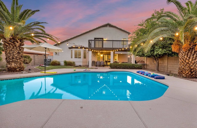 Cozy Desert Escape Fire Pit Pool Fast WiFi