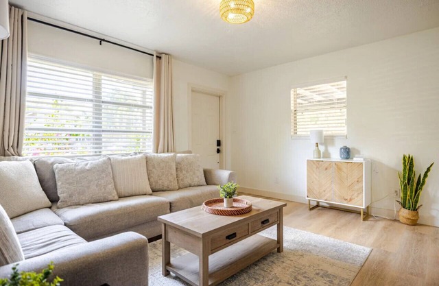 Cozy Dog-friendly Bungalow