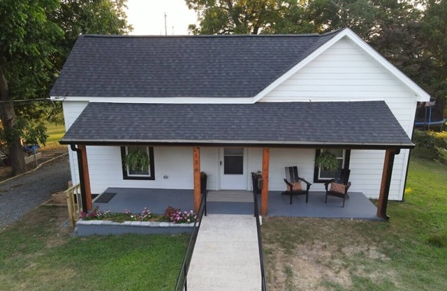 COZY Downtown FORT MILL.1/2 block to MAIN STREET Restaurants* (3 bd, 2 ba)