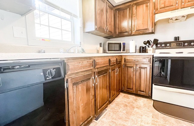 Cozy family friendly townhouse just 1 mile away from FLW