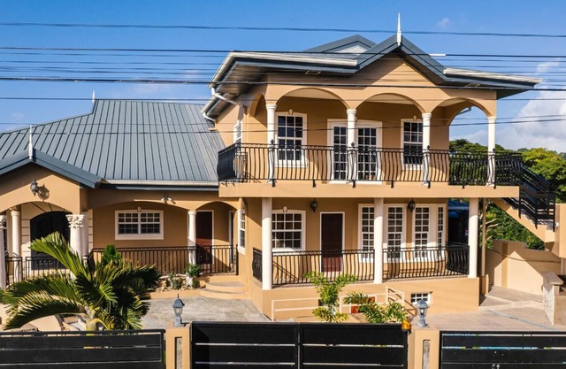 Cozy Family Villa with Jacuzzi and Pool in Carnbee, Tobago