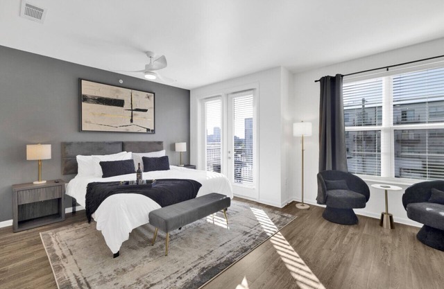 Cozy Flat w/Pool, Gym, & Stunning City Views