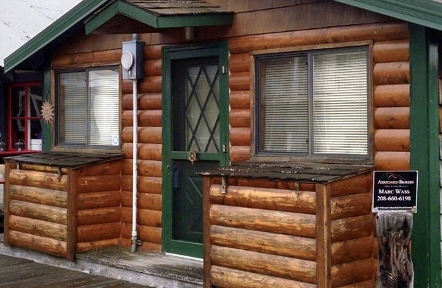 Cozy Float House in Bayview Idaho