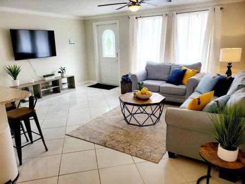 Cozy getaway home with Heated Pool!