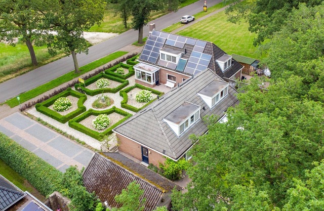 Cozy group home with six bathrooms