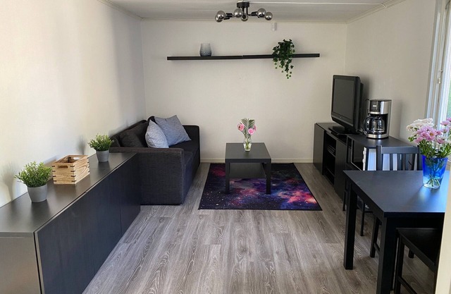 Cozy guesthouse with room for 1-4 guests, pets allowed!
