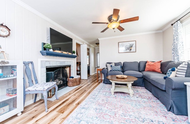 Cozy home 2 min to Fairgrounds w/Trailer parking