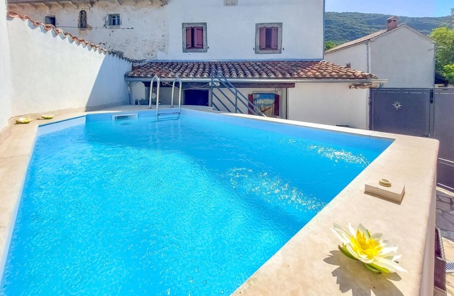 Cozy home in Buzet with WiFi