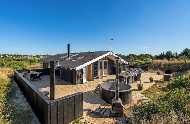 Cozy home in Hvide Sande with sauna