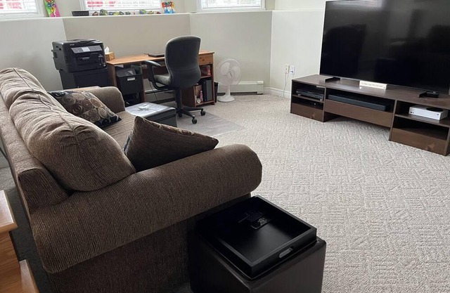 Cozy Home in quiet subdivision, 20 min from city and beaches