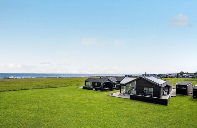 Cozy home in Sæby with house sea view